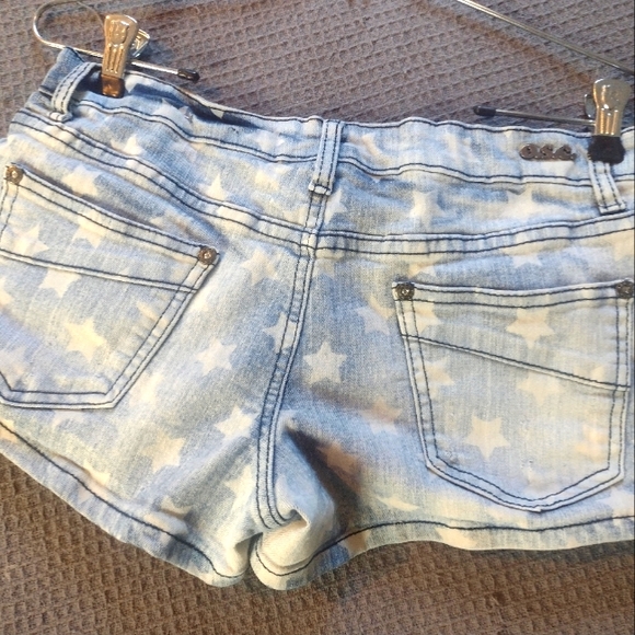 O.S.C Denim Cotton Blend Stretch Shorts - Picture 5 of 6
